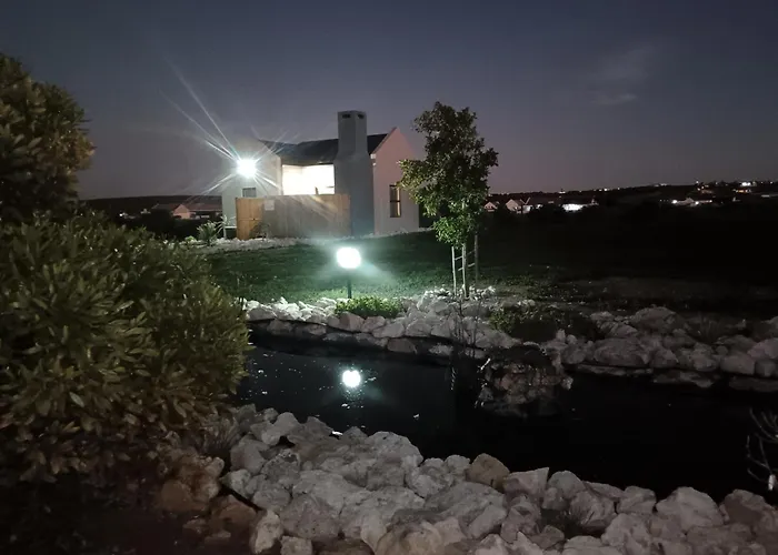 Silver Oaks Luxury Guest Cottage