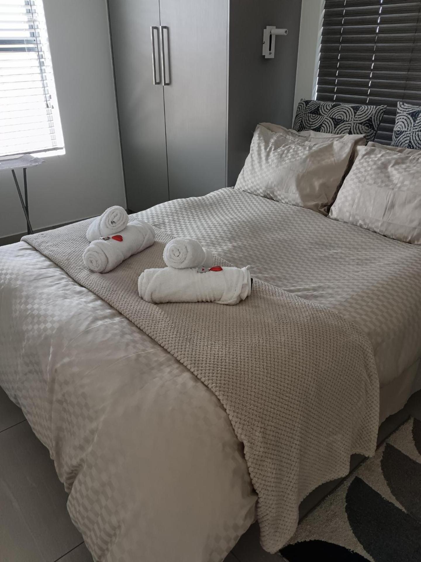 Silver Oaks Luxury Guest *